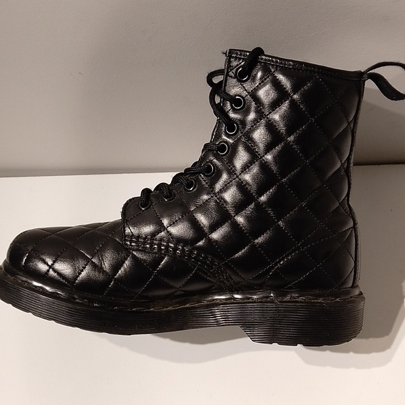 Dr Martens Women's Coralie Black Quilted Leather 8 Eye Lace Up Boots - Picture 4 of 10